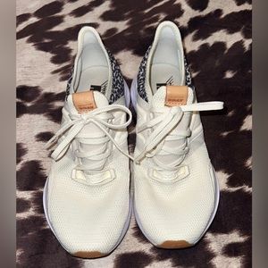 New Balance Fresh Foam ROAV size 8.5 women’s